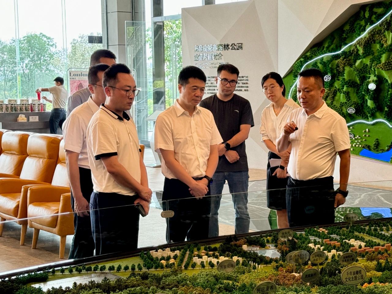 省尊龙凯时集团党委书记、董事长游勇带队赴聚峰谷项目开展汛期安全生产检查并调研生产经营情况